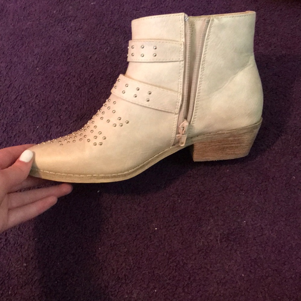 Tan Forever 21 ankle boots - Picture 3 of 5
